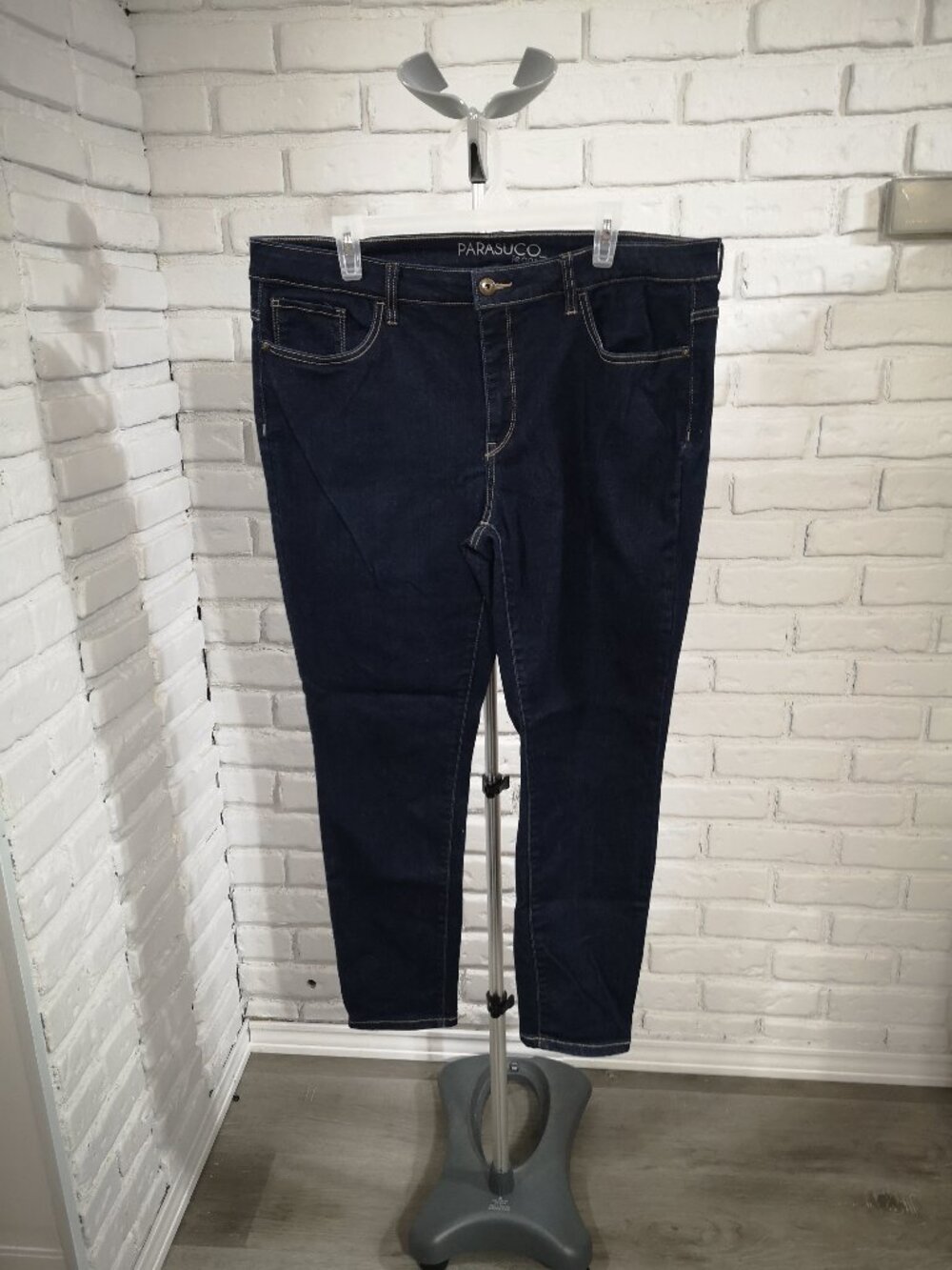 Parasuco Jeans Women's Size 16 Dark Wah Zipper & Button Closure Blue Jeans